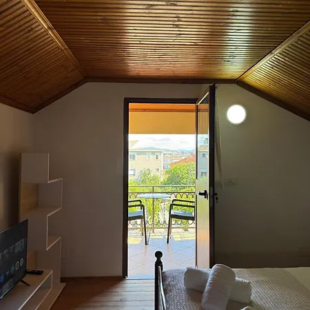 Xhoni House