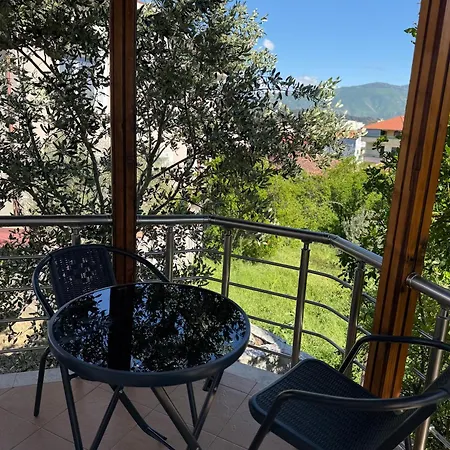 Villa Xhoni House *