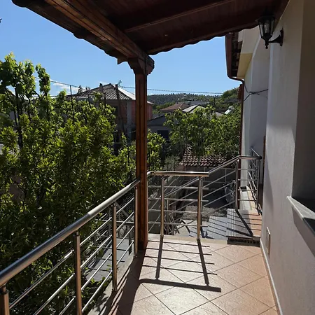 Villa Xhoni House *